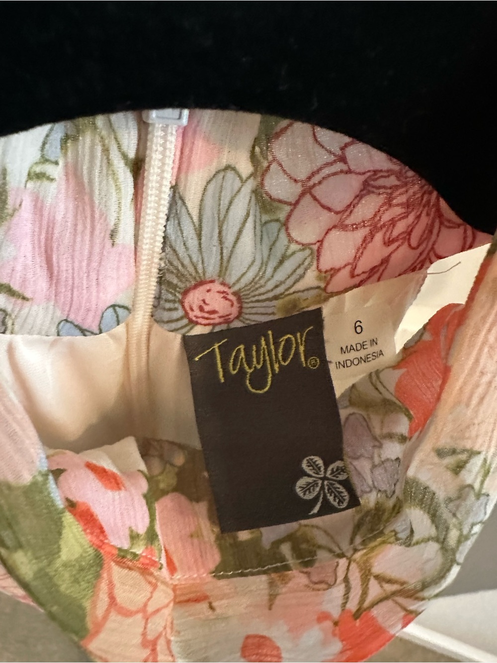 Long floral dress by Taylor - Picture 6 of 6